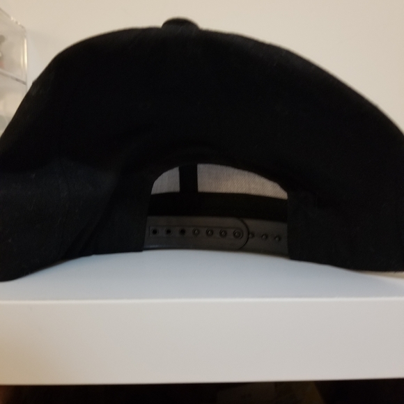Snapback - Picture 2 of 4